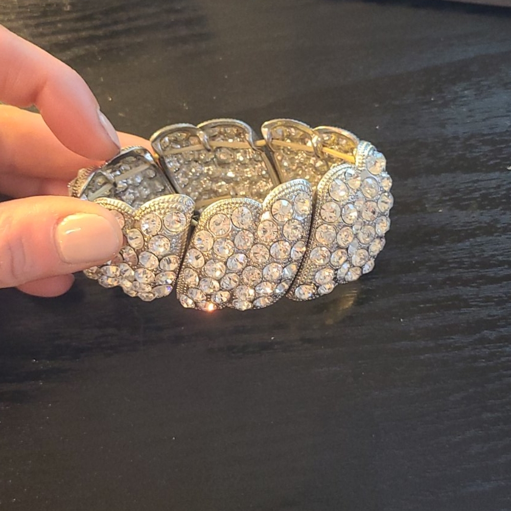 Simple and bold costume rhinestone bracelet